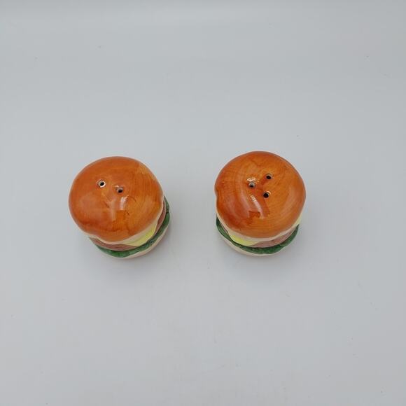 Earthenware Hamburger Salt And‎ Pepper Shakers #989 Cheeseburger Ceramic - Picture 2 of 4